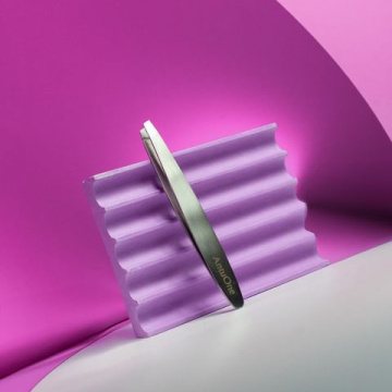 Eyebrow tweezers